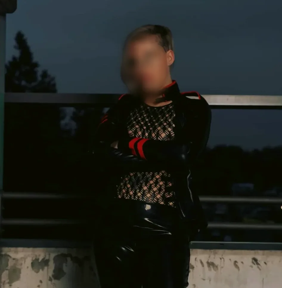 Daniela, 38