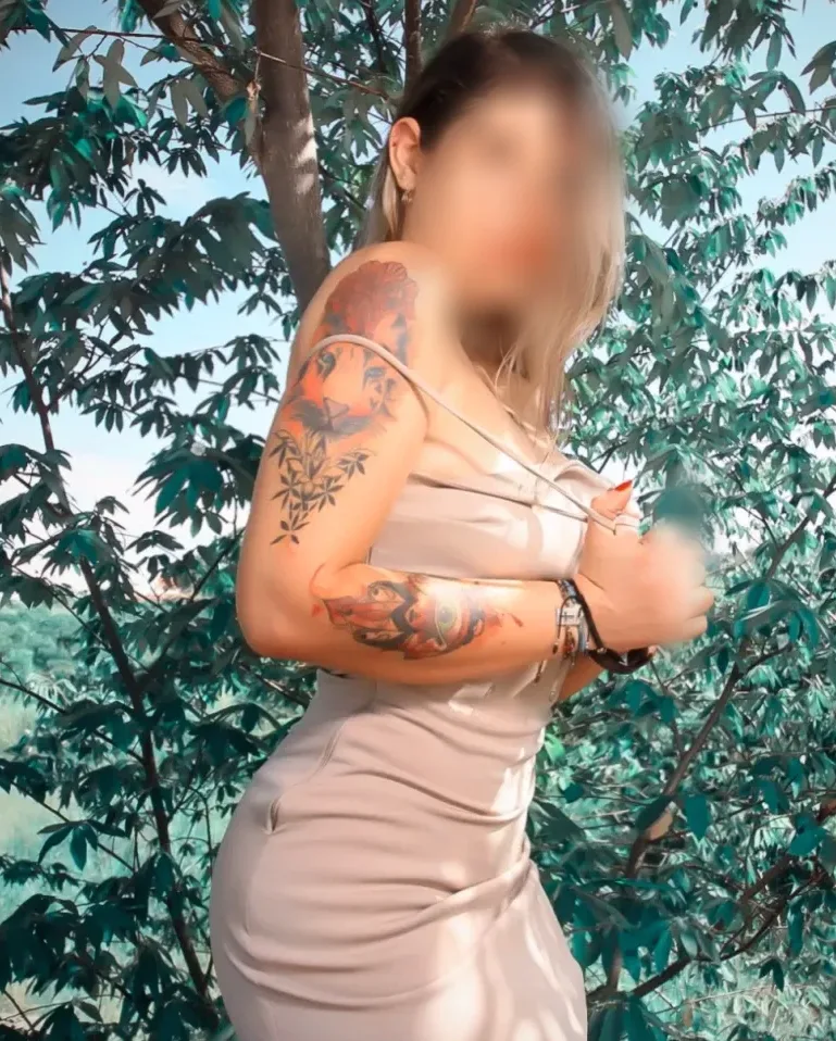 Emilia, 33