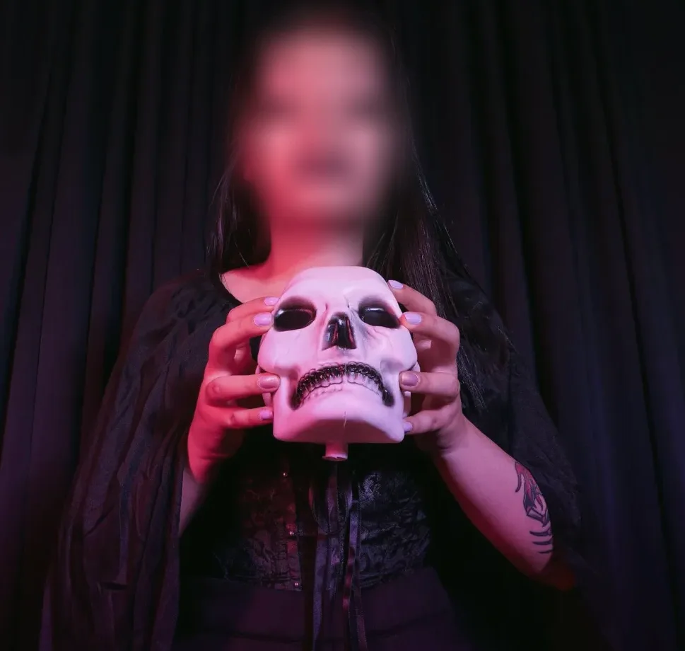 Greta, 27