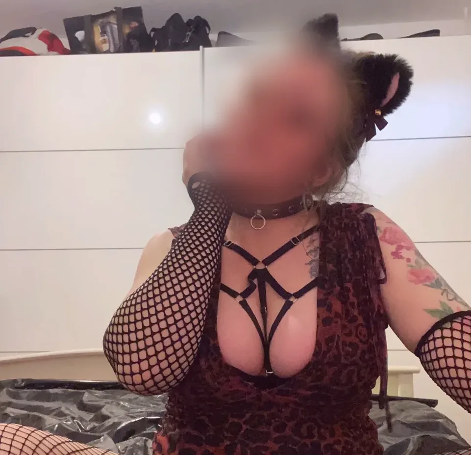 Tanja, 27